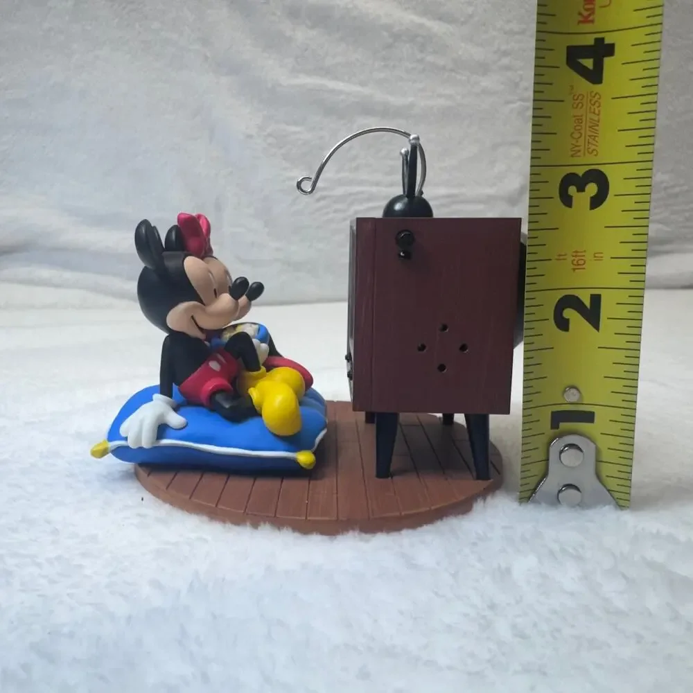 Hallmark Keepsake Ornament Mickey & Minnie Disney‎ TV Lights Sounds 2005